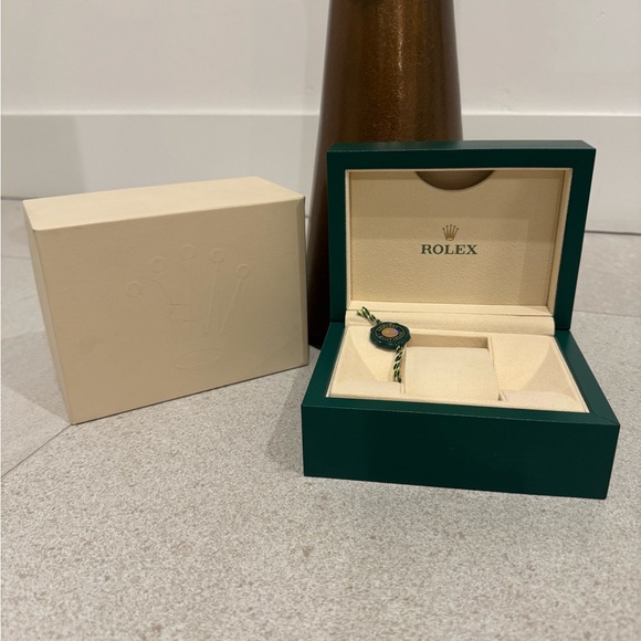 Ladies ROLEX Cream and Green Watch Box Set - Picture 2 of 9